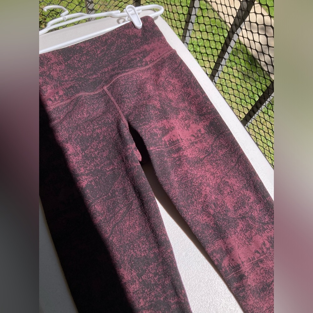 Athleta Elation Glades 7/8 Tight Textured Maroon Burgundy Black Leggings